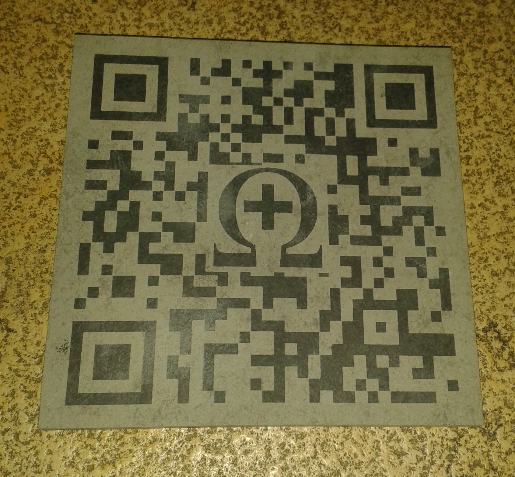 Edle Schieferplatte 150mm x 150mm x 10mm incl. Gravur Grapppt-QR-Code invers/regulär