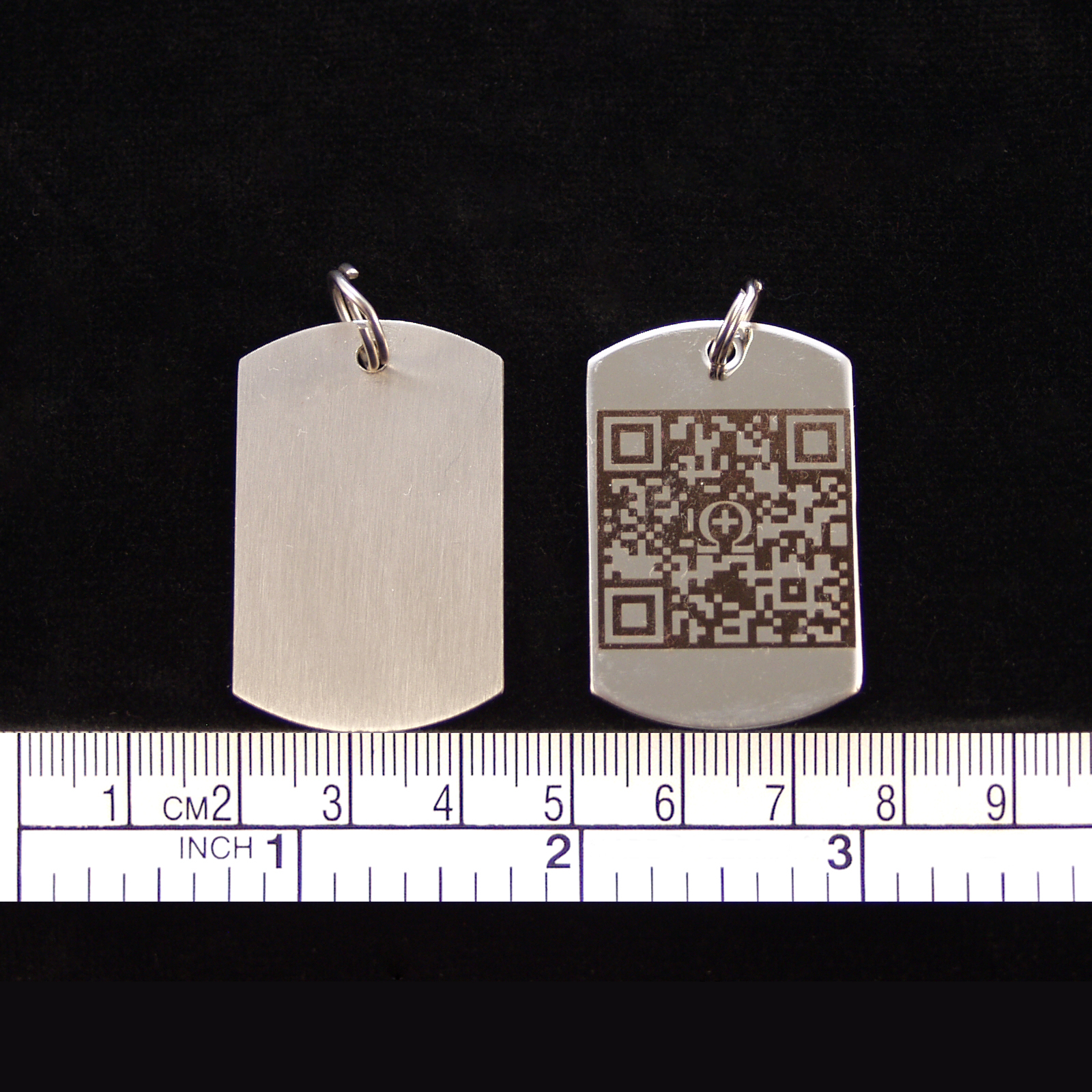 Edelstahl Schlüsselanhänger "DOG TAG XL" (41x25mm) mit Ihrem dynamischen Grappt-Notfall-QR-Code