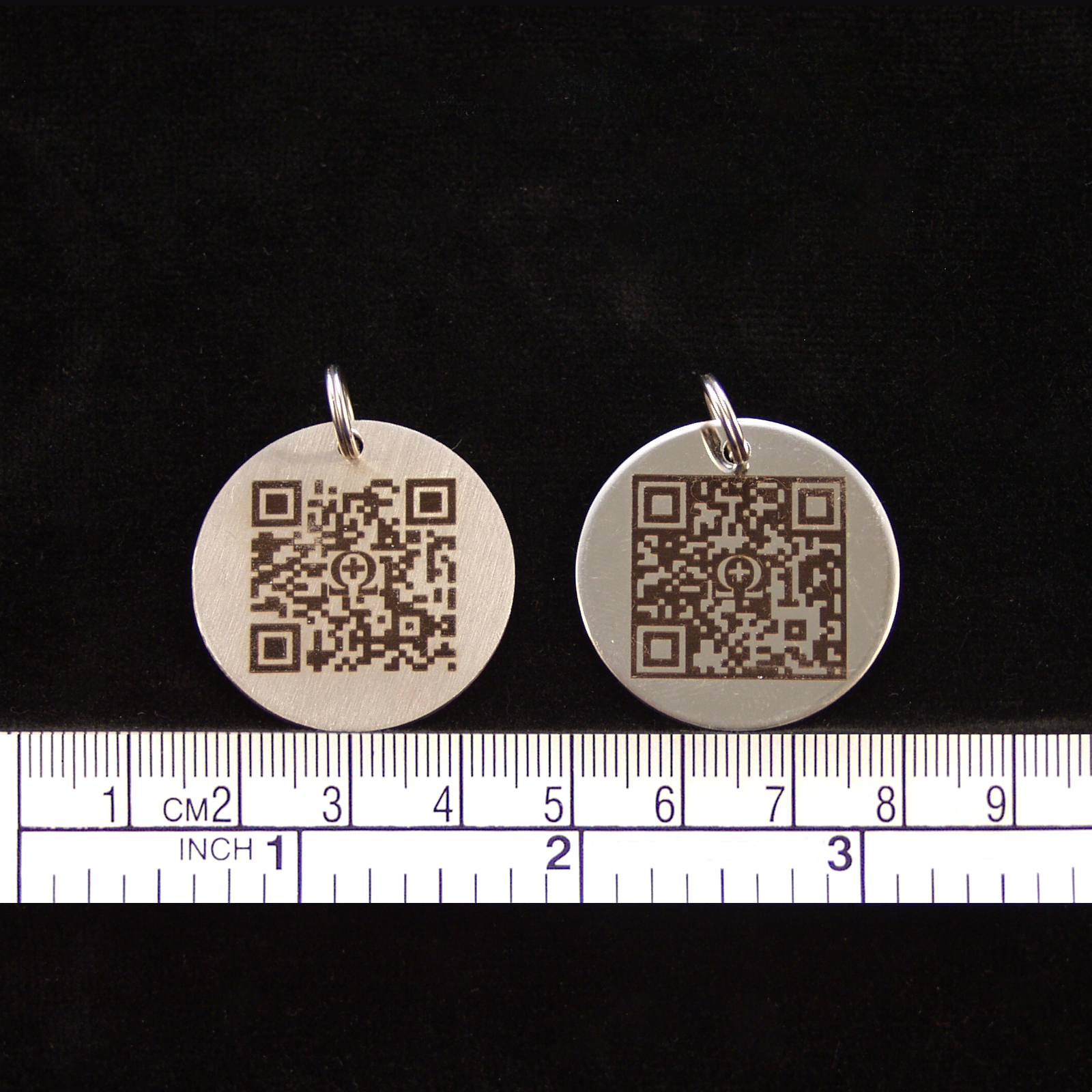 Edelstahl Halskettenanhänger "Rund" (30 mm) mit Ihrem dynamischen Grappt-Notfall-QR-Code