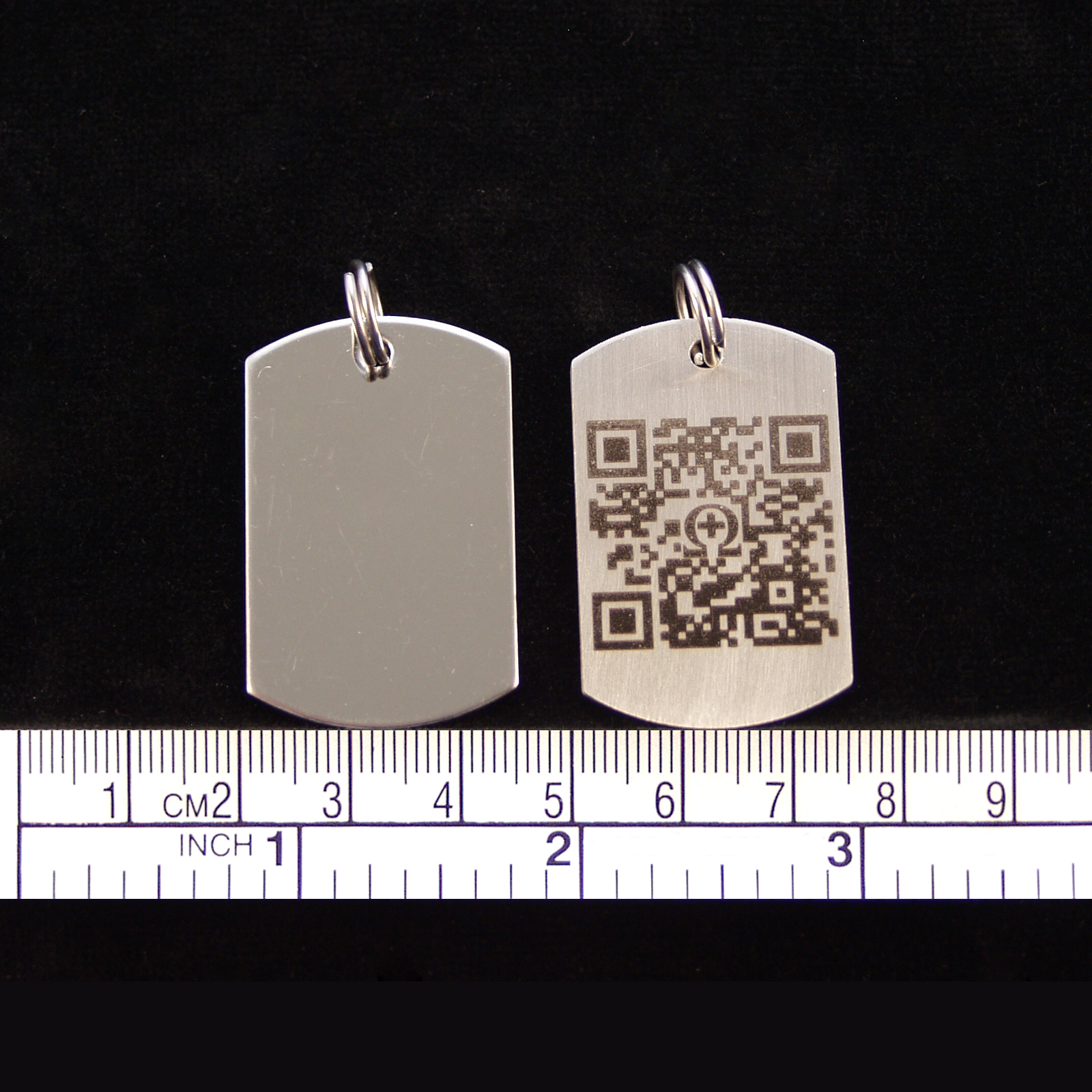 Edelstahl Schlüsselanhänger "DOG TAG XL" (41x25mm) mit Ihrem dynamischen Grappt-Notfall-QR-Code
